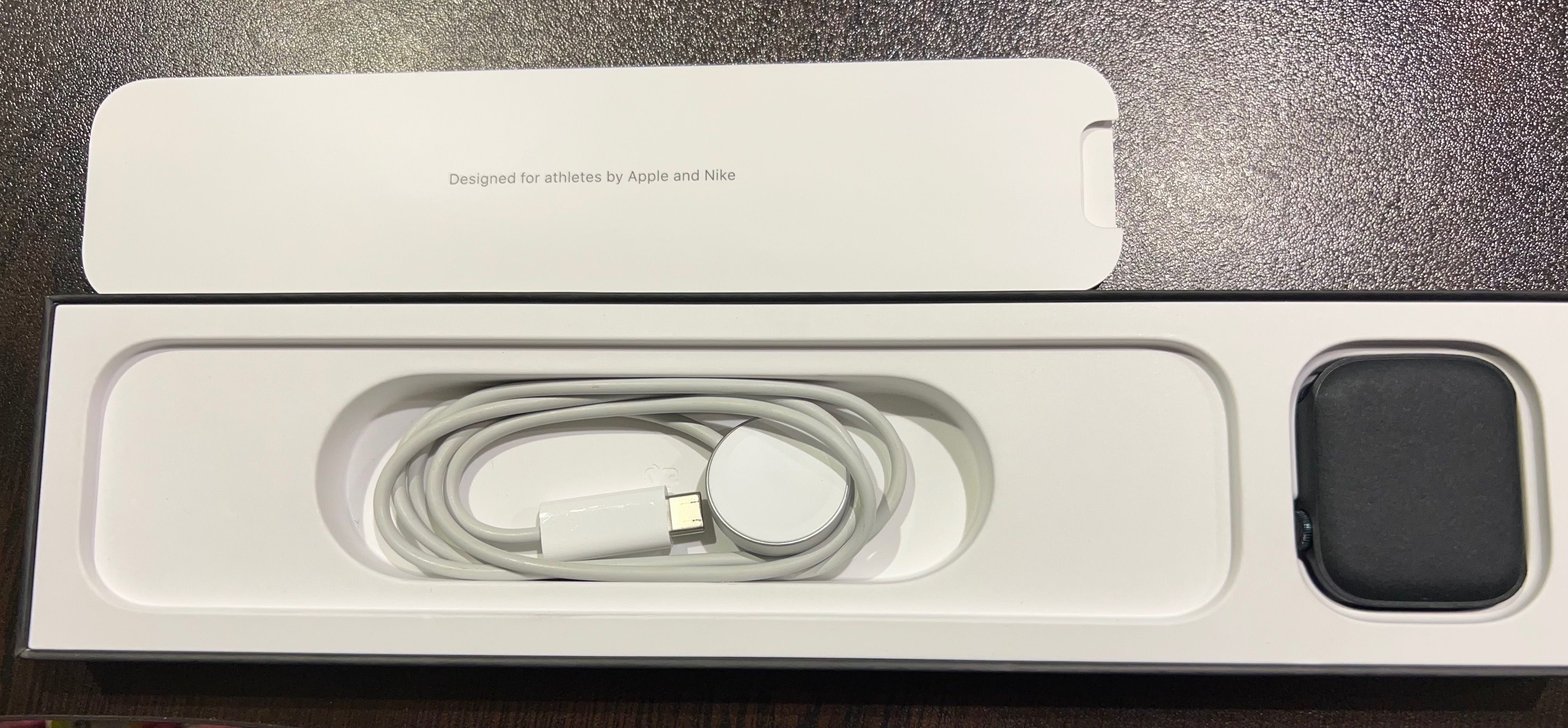 Продавам Apple Watch Series 7 45mm комплект с каишки на Apple