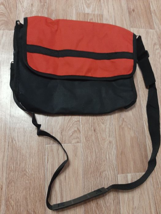 Рабочая сумка для инструментов.