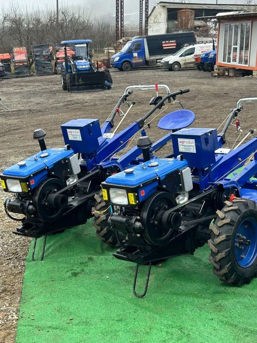 Bizon Motocultor 12 CP dotat cu freza si plug Motocultor Bizon 12 CP dotat cu freza si plug