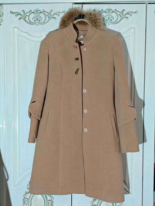 Женское зимнее пальто светло-коричневого цвета, новое, размер M