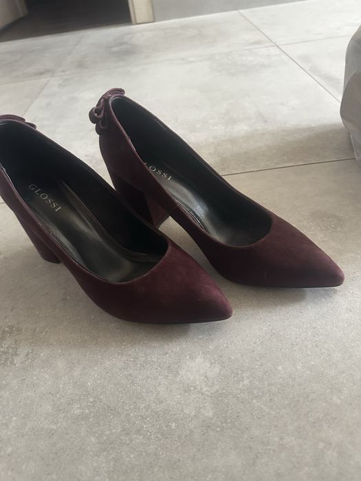 Замшевые туфли продам