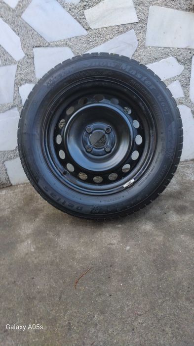 15 " Гуми зимни с джанти за Дачия.Състоянието е видно на снимките.