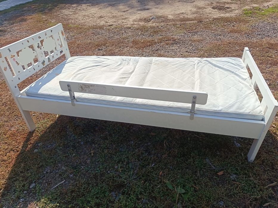 Белая кровать икея