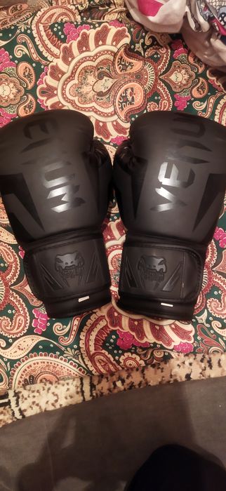 Чёрные перчатки Venom