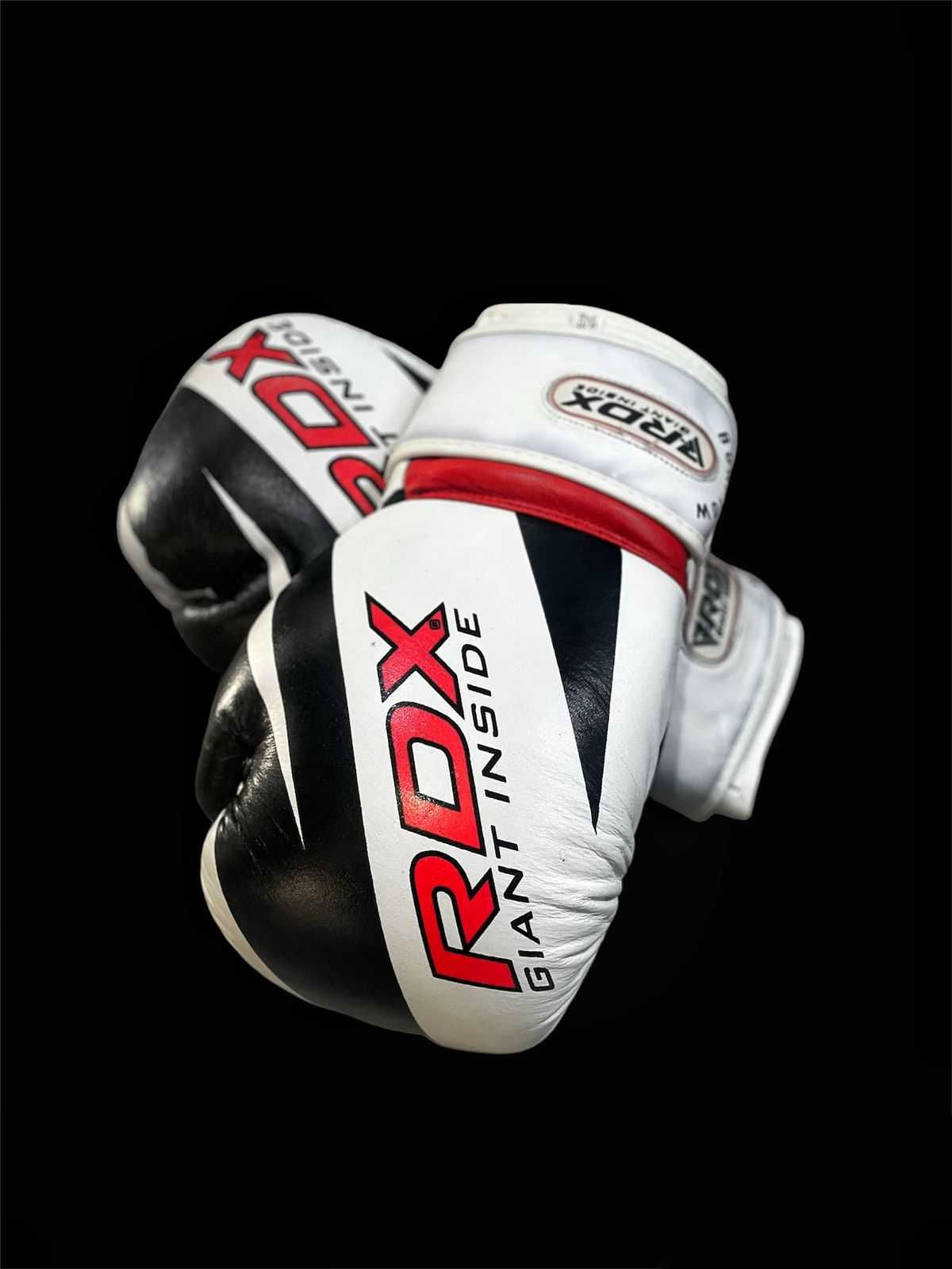 Боксерские перчатки RDX белый