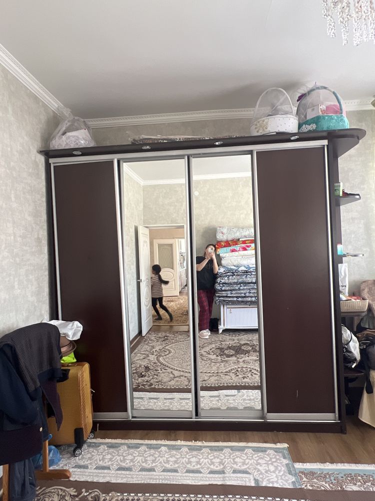 Шкаф 4 дверной ,купейный.