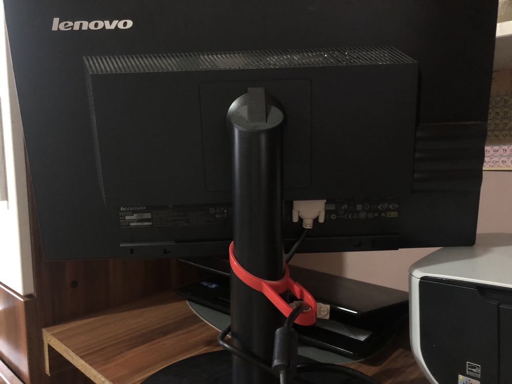 Monitor Komputer Lenovo