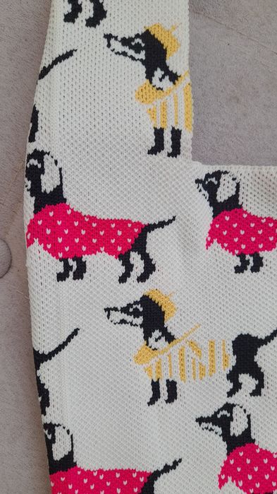 Нова чантичка с кученца с подарък нова Коледна чаша