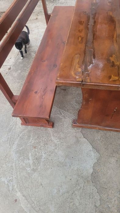 Дървена маса с 2 пейки