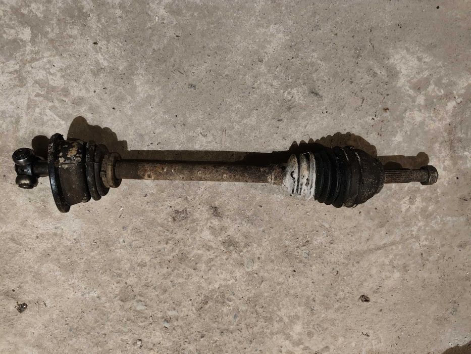 Полуоска Москвич Алеко