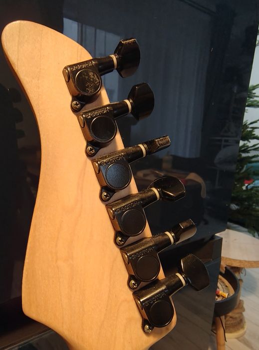 Chitară Fernandes cu sustain