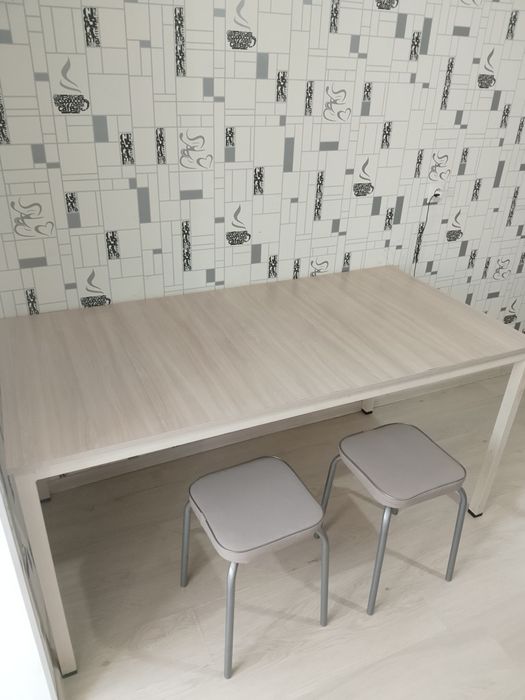 Стол стулья кухонная