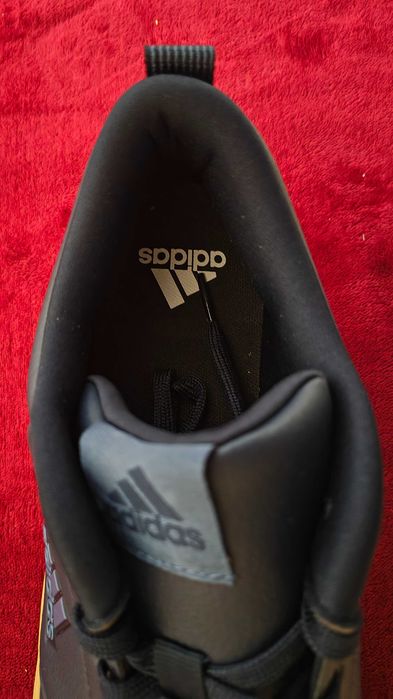 Pantofi   sport  Adidas,   Marimea    46  EU  -  Noi
