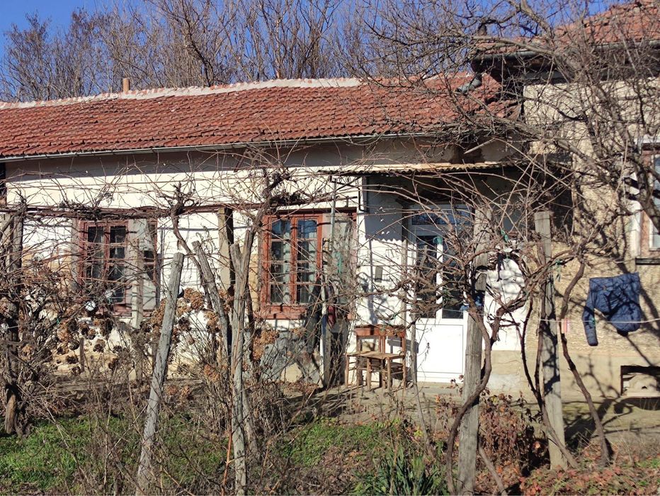 Продавам къща в село Борислав