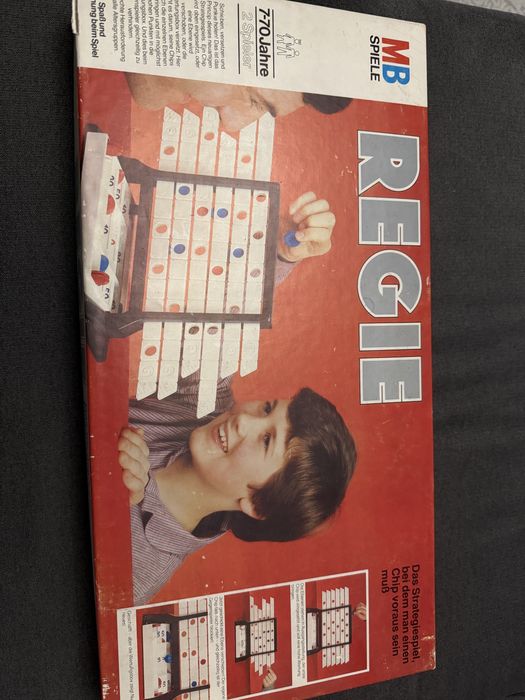 Vând joc regie nou sigilat!