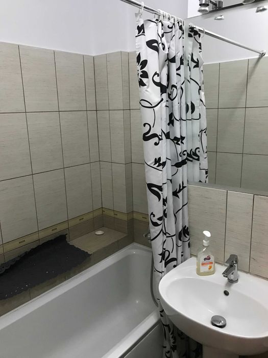 Inchiriez apartament cu doua camere, 75 mp, terasa de 14 mp, parcare