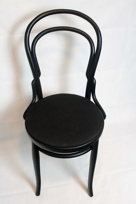 Дървени трапезни столове мека седалка черни