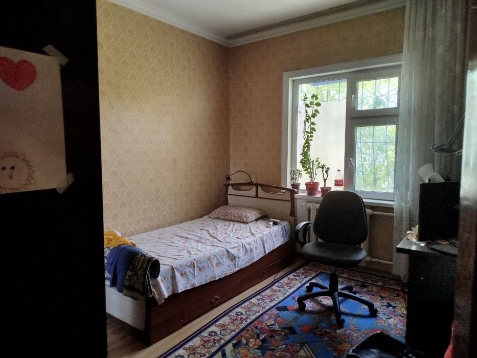 Oila bilan turushga o'qiydigan ishlaydigan qizlar ayolga kvartira bor