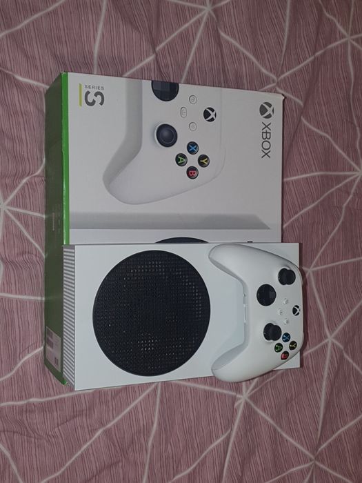 Продам Xbox series S (512gb)