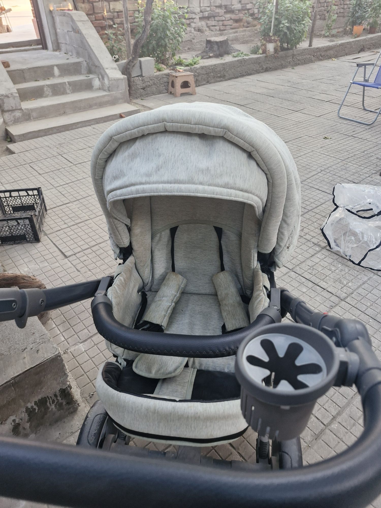 Бебешка количка и столче за кола