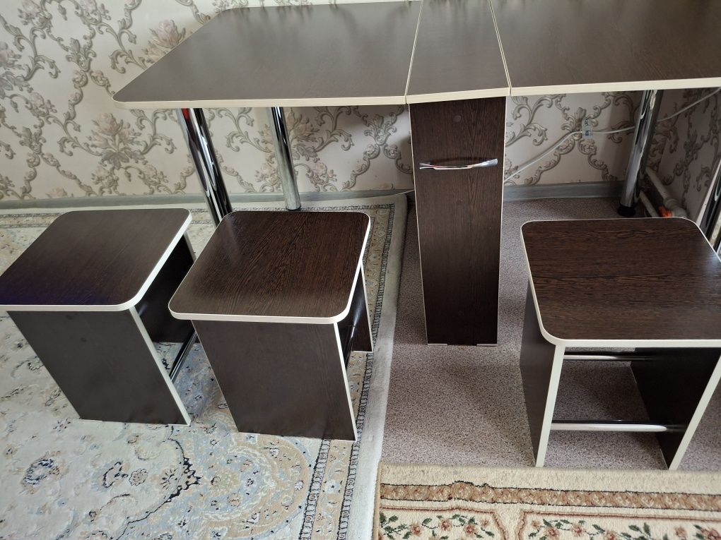 Продам стол и 4.стулья