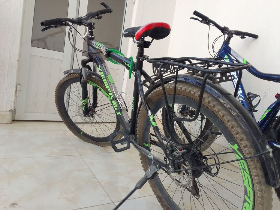 Skorli velosiped sotiladi .skor oldi orqa tormoz yaxshi ishlaydi