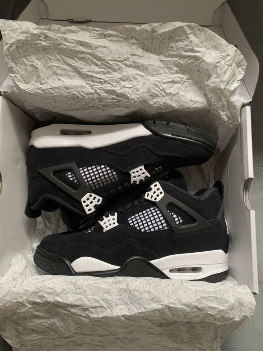 Jordan 4 retro white thunder