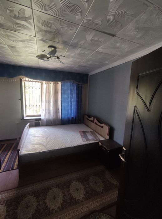 Chilonzor 4kvartalda 2 ta uy sotiladi srochna 4 etaj