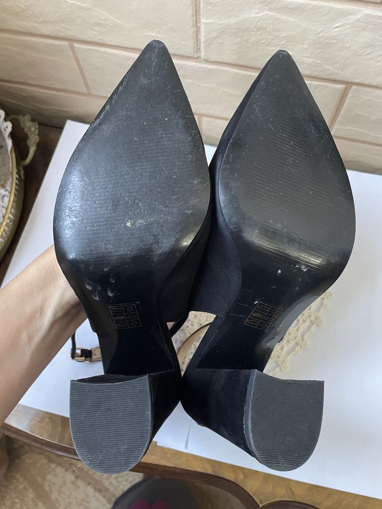 GUESS ориг.черни сандали от Англия