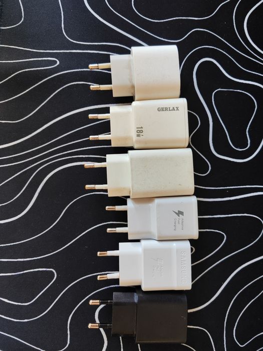 Блоки зарядок разных фирм