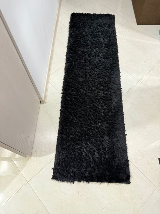 Продавам черна пътека къс косъм