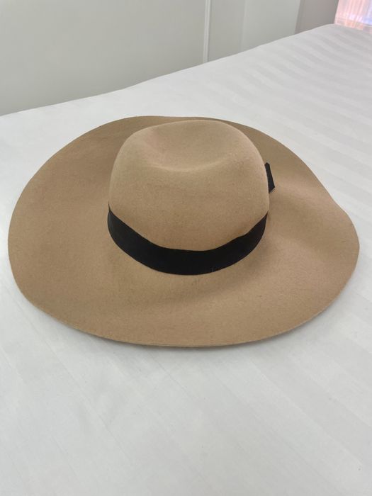 Шляпы и шапки разные