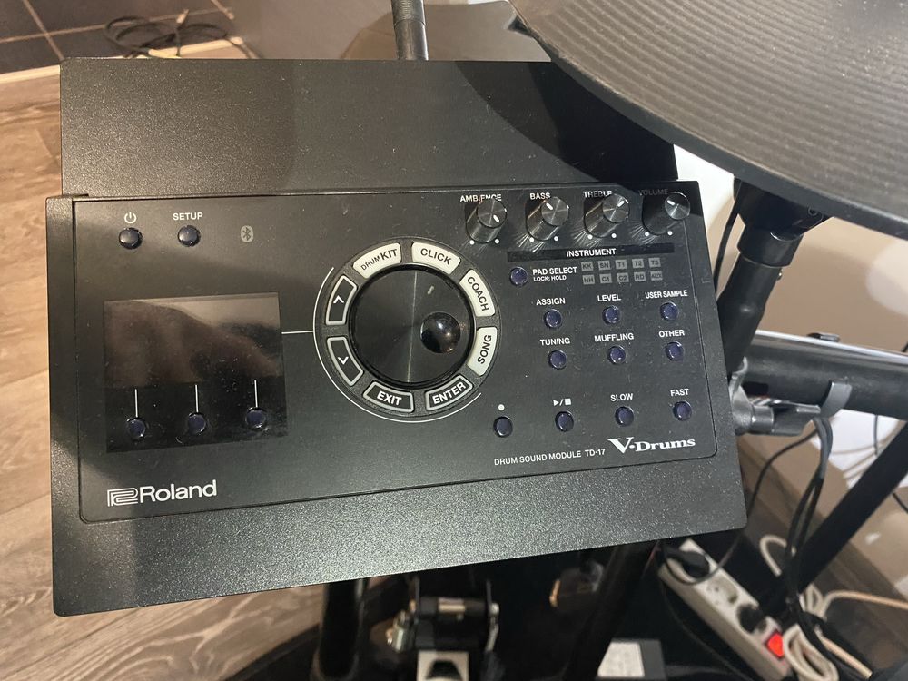 Roland td 17 kv +scaun si padele