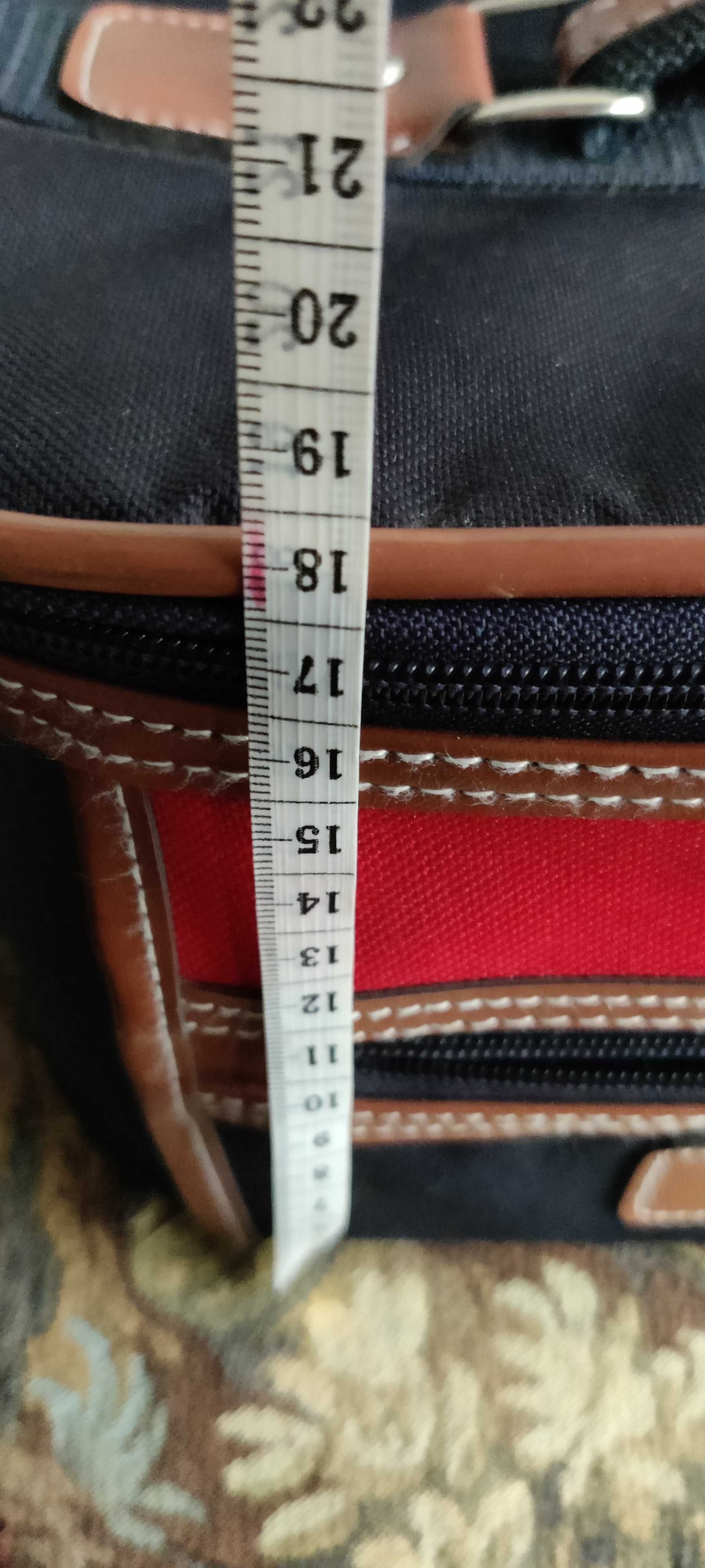 geanta cosmetice incapatoare, stare excelenta,  27 cm * 21 cm * 18 cm