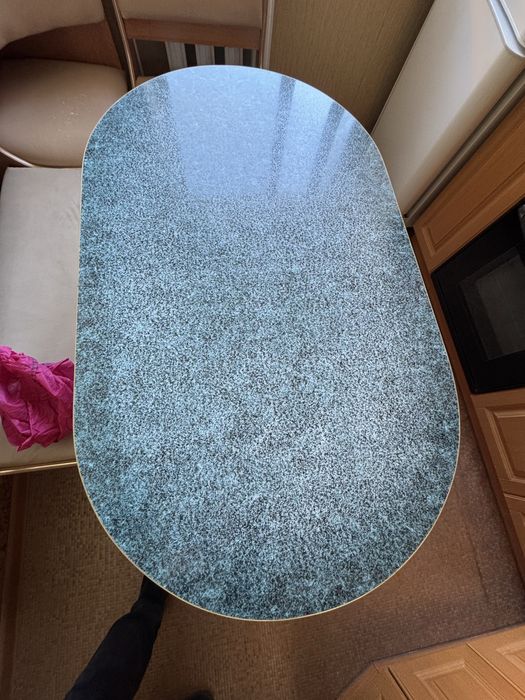 Продам кухонный стол