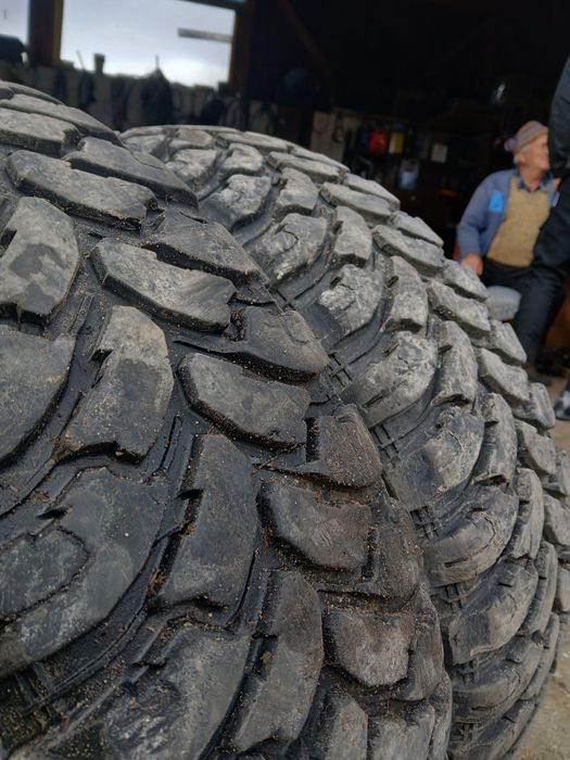 Продавам гуми за джип 225 75 16