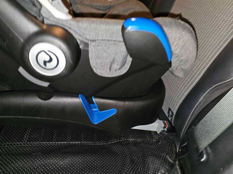 Кошче за кола с изофикс база