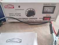 Автомобильное зарядное новое устройство продам.