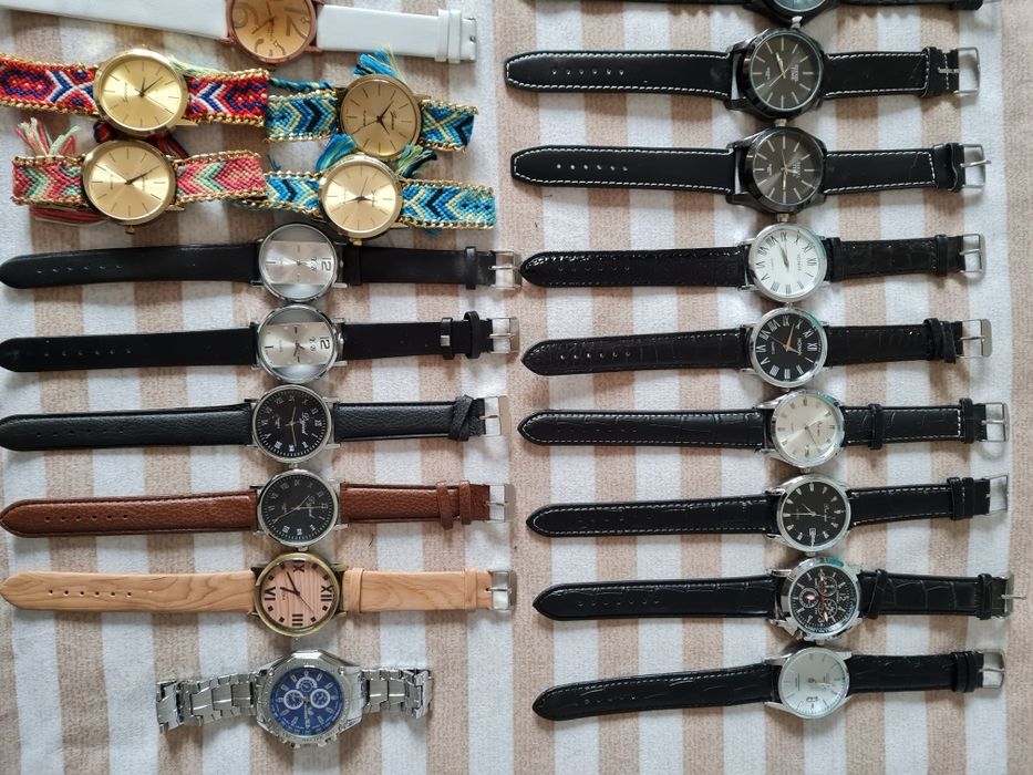 Diferite modele de ceasuri funcționabile de bărbați și de dama .