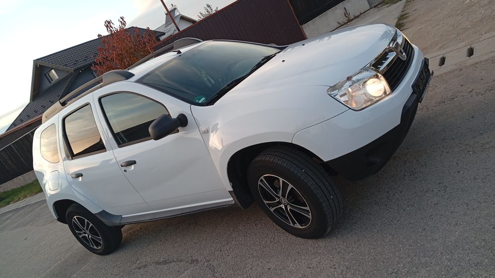 Vând Dacia Duster