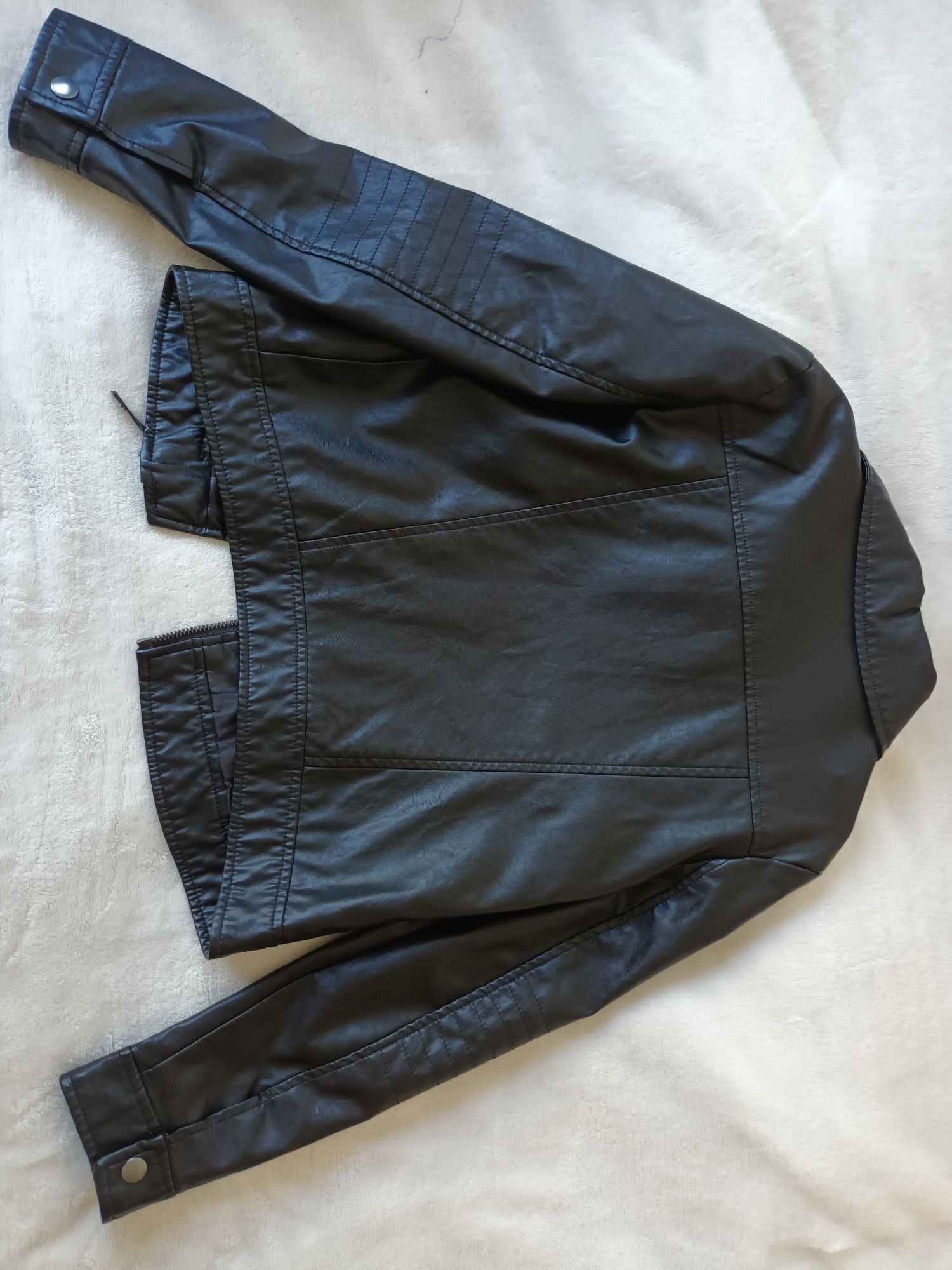 Кожено яке Benetton 7-8 години