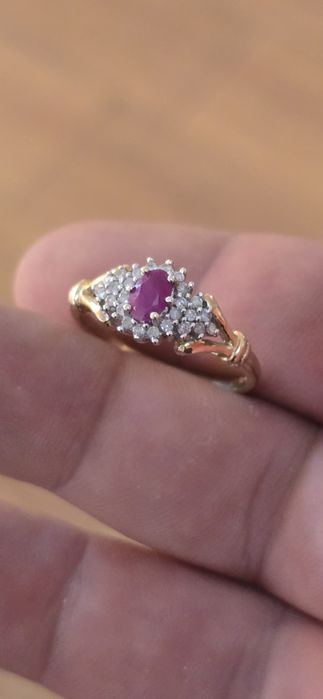 Inel aur rubine si diamante