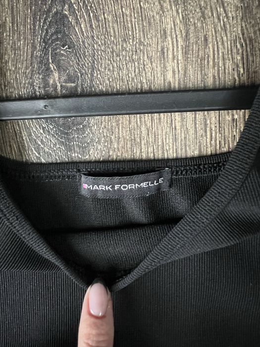 Черни дънки и черен къс топ ххс