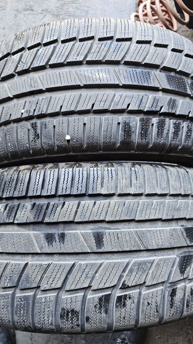 Зимни гуми 2бр.  235/45/17 TOYO