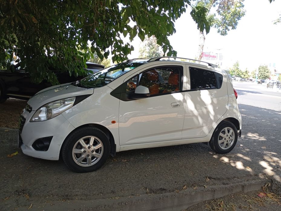 SROCHNIY Spark sotiladi