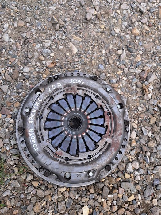 Демпферен маховик и съединител за Тойота Авенсис 2.0 D !