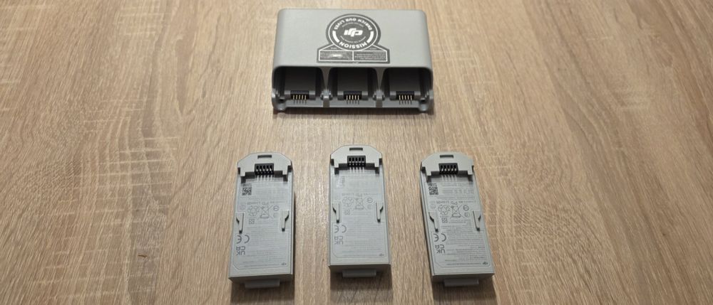 Vand Drona DJI Neo + Pachet Fly More Combo