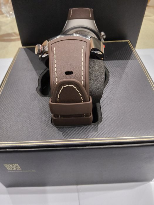 Продавам Huawei Watch 5 LTE 46mm и подарък слушаки