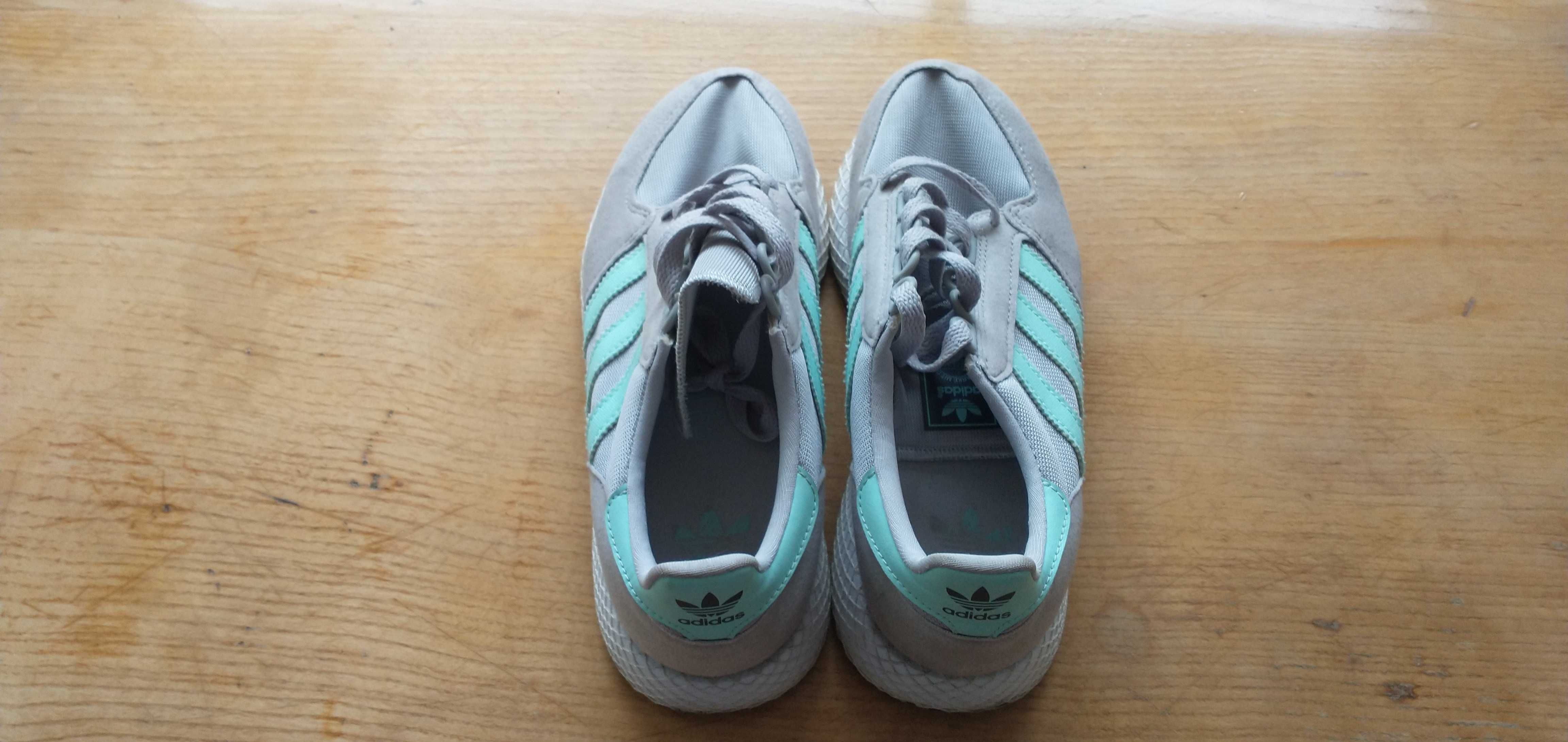 Vand pantofi sport marca Adidas pentru femei / dama  -marimea 37
