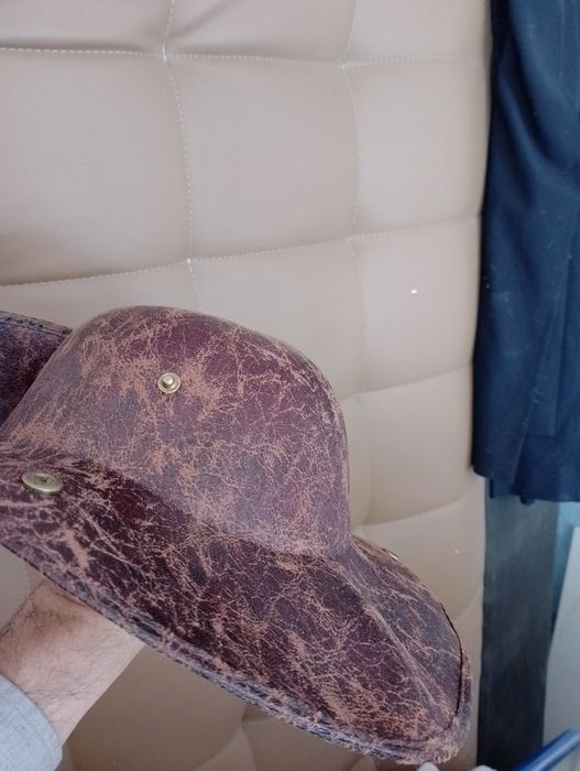 Palarii cowboy cu borul lat